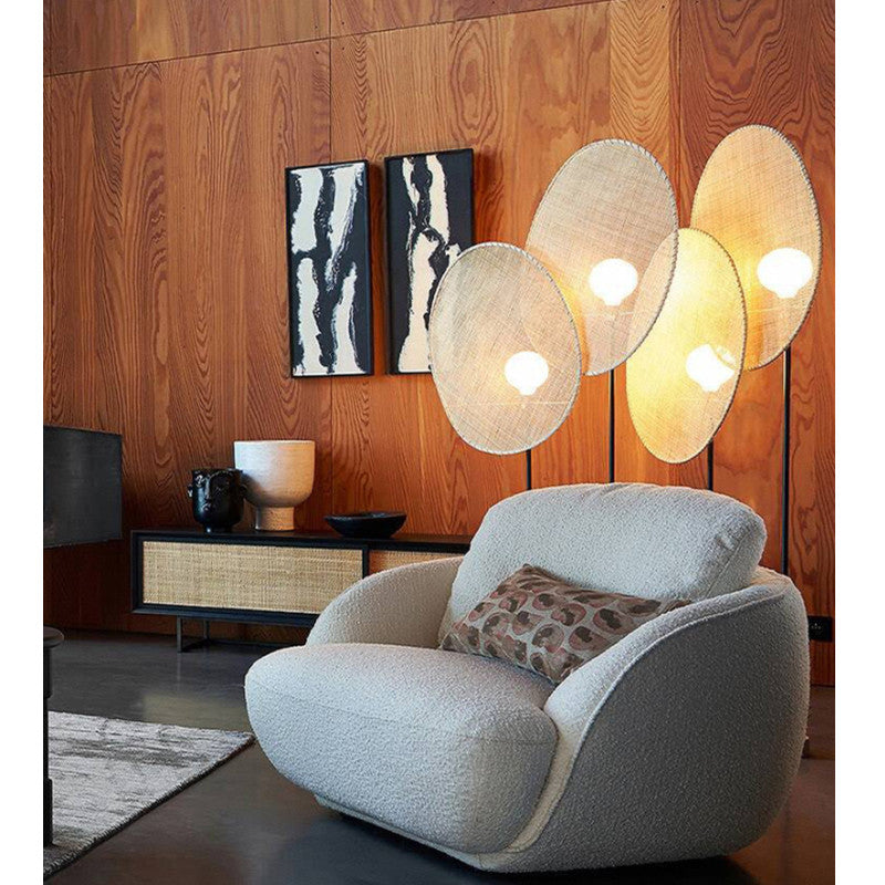 Lampadaire LED autoporté en rotin en forme de grand pétale de fleur