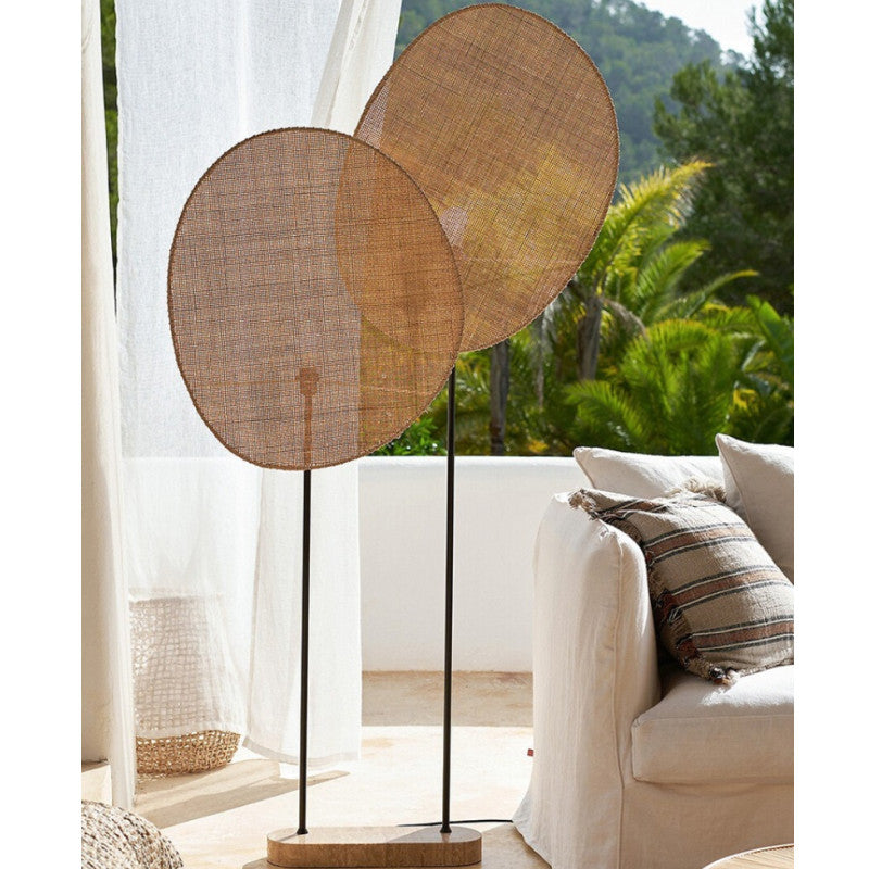 Lampadaire LED autoporté en rotin en forme de grand pétale de fleur