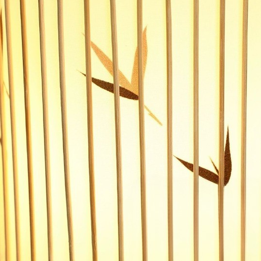 Lampe de chevet cylindrique en tissus et bambou façon