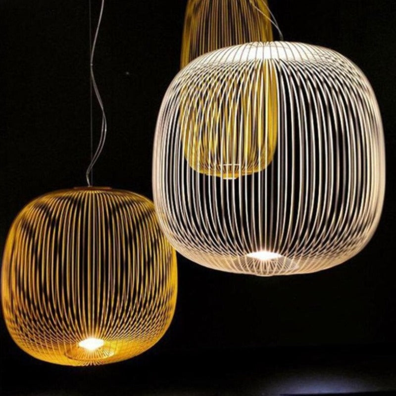 Suspension design ovale en fil métallique coloré Evani