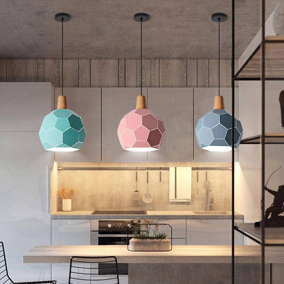 Suspension design LED sphère colorée en métal