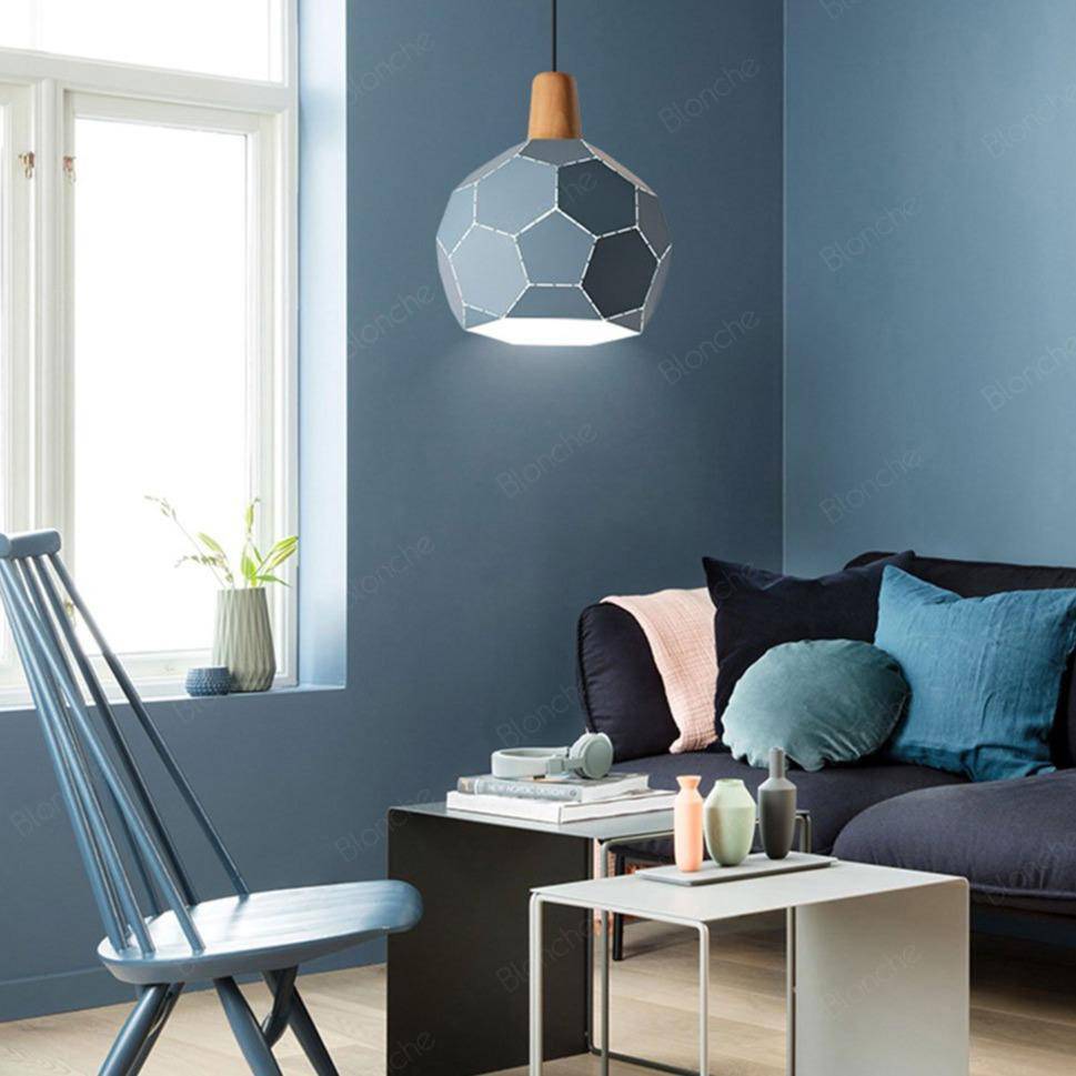 Suspension design LED sphère colorée en métal