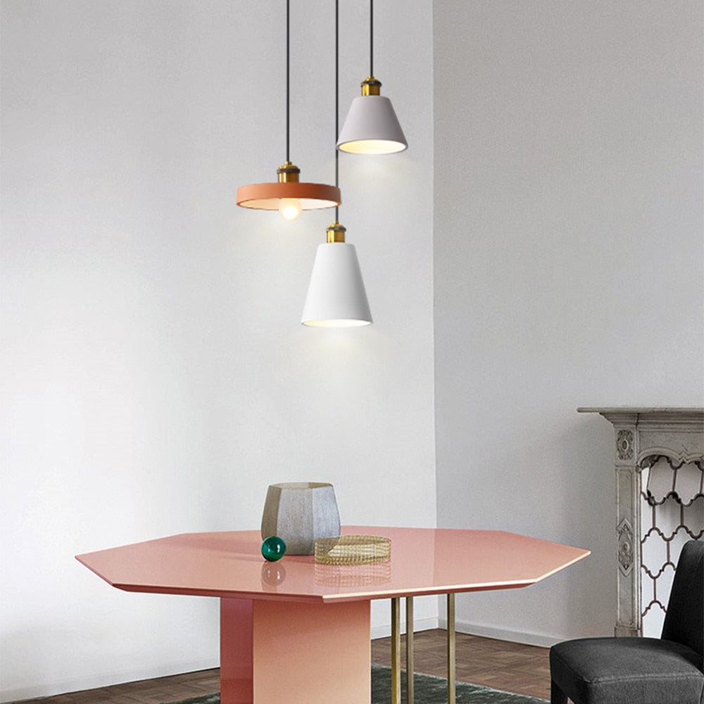 Suspension moderne LED en métal coloré Leesha