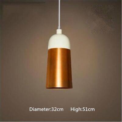 Suspension design LED avec abat-jour en métal arrondi au bords dorés Loft