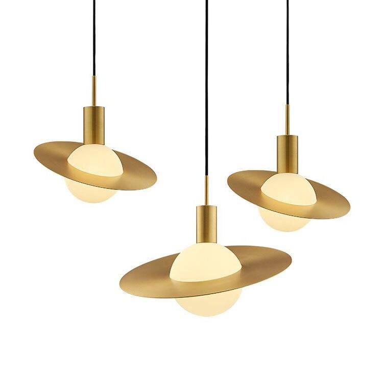 Suspension design LED avec cercle en métal doré et boule Luxury