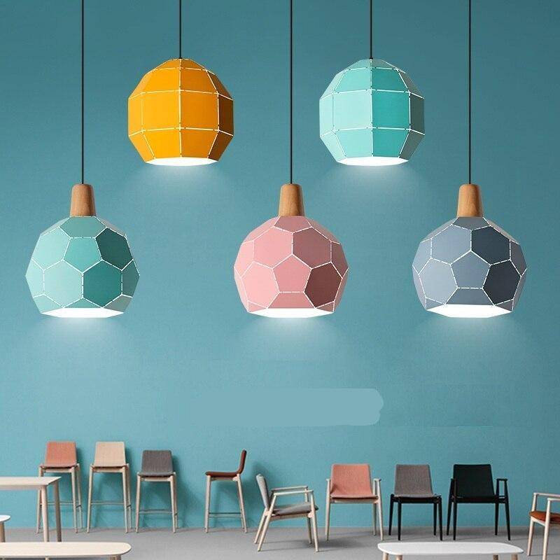 Suspension design à LED en métal coloré style scandinave