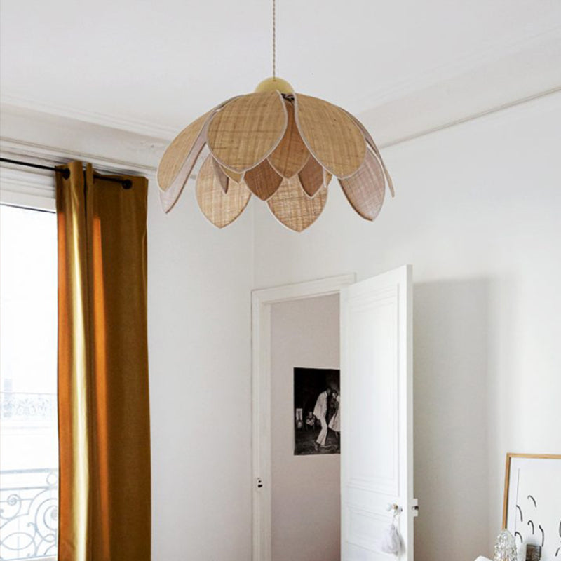 Suspension fleur rotin suspendue suspendue dans un séjour