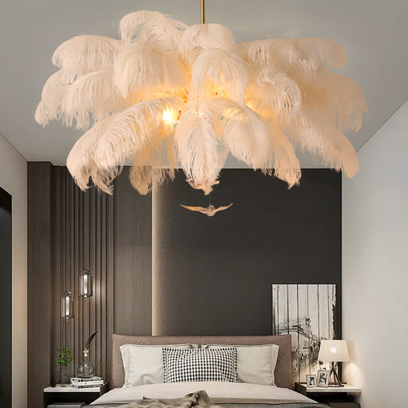 Suspension plume banche LED design nordique moderne présentée installée au plafond d'une chambre