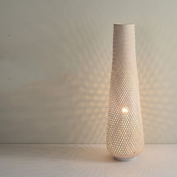 Lampadaire rotin vintage long