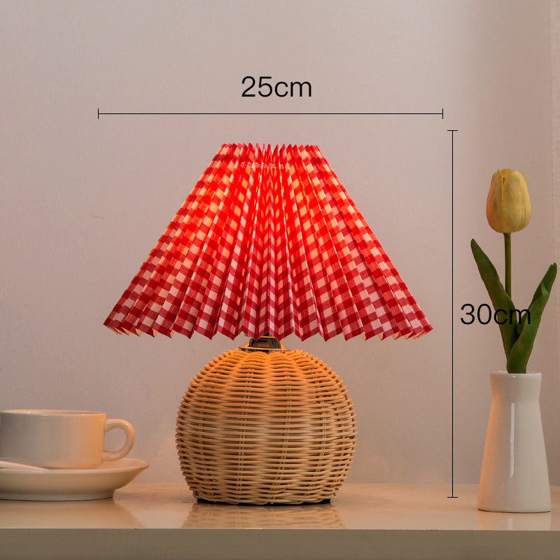 Lampe de chevet rotin avec base ronde tissée et abat-jour plissé
