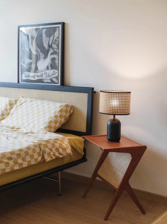 Lampe de chevet rotin rétro avec base noire