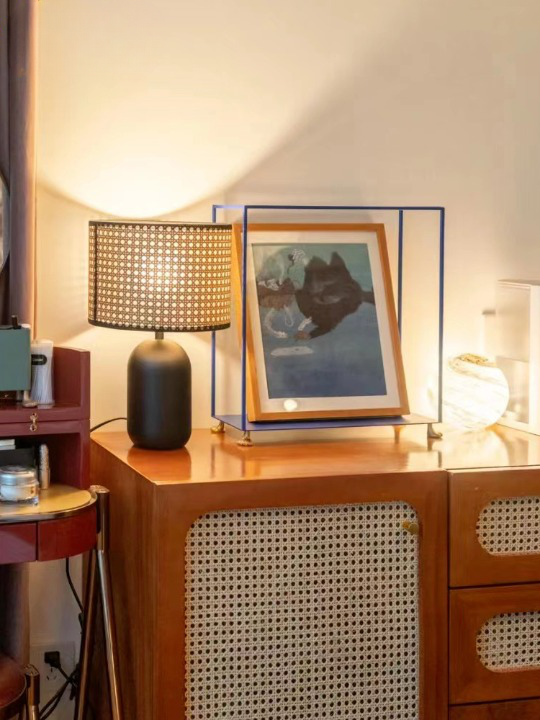 Lampe de chevet rotin rétro avec base noire